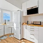 Deluxe Flat Sea View By Holidays Apartment