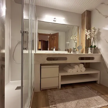 Deluxe Flat By Holidays *