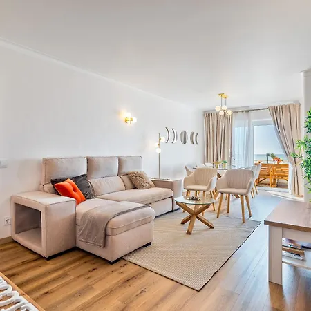 Deluxe Flat Sea View By Holidays Apartment