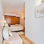 Deluxe Flat Sea View By Holidays * البوفيرا