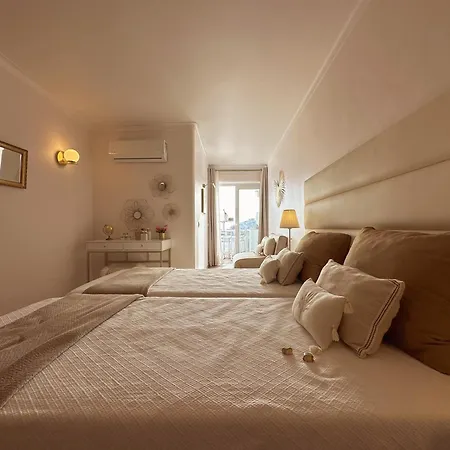 Apartment Deluxe Flat By Holidays