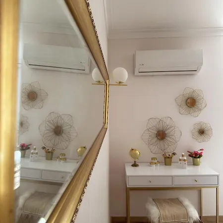 Apartment Deluxe Flat By Holidays *