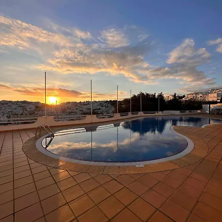Deluxe Flat By Holidays Apartment